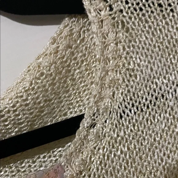 Chic Cream Cardigan with Floral Details - Picture 8 of 14